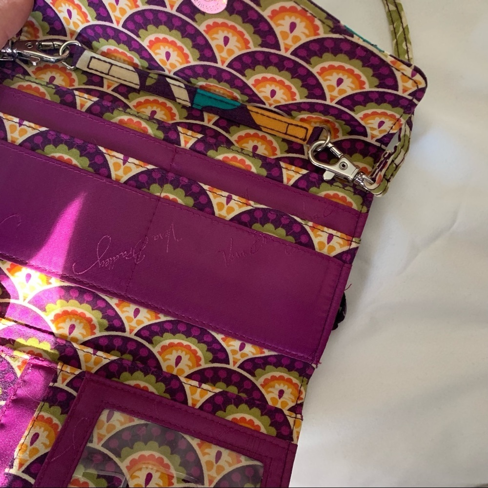 Plum Crazy crossbody wallet - Picture 2 of 3